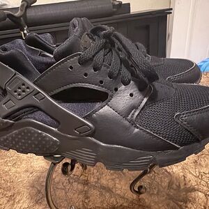 Nike Air Huarache Triple Black Size 4Y